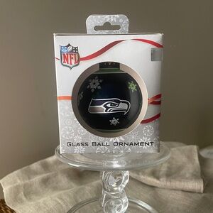 Seattle Seahawks NFL Glass Ball Christmas Ornament
NIB